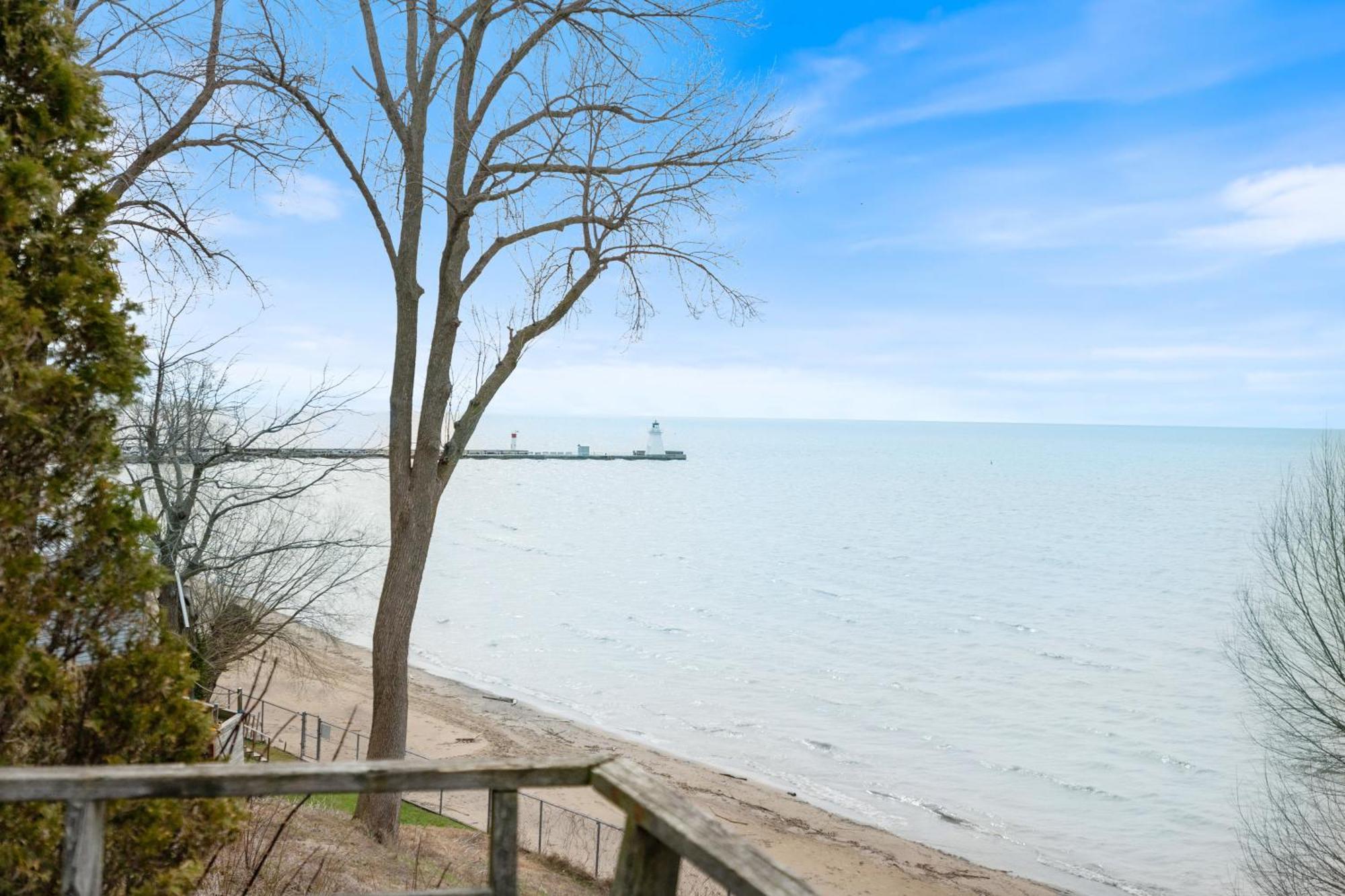Luxe Lodges On Lake Erie 多佛港 外观 照片