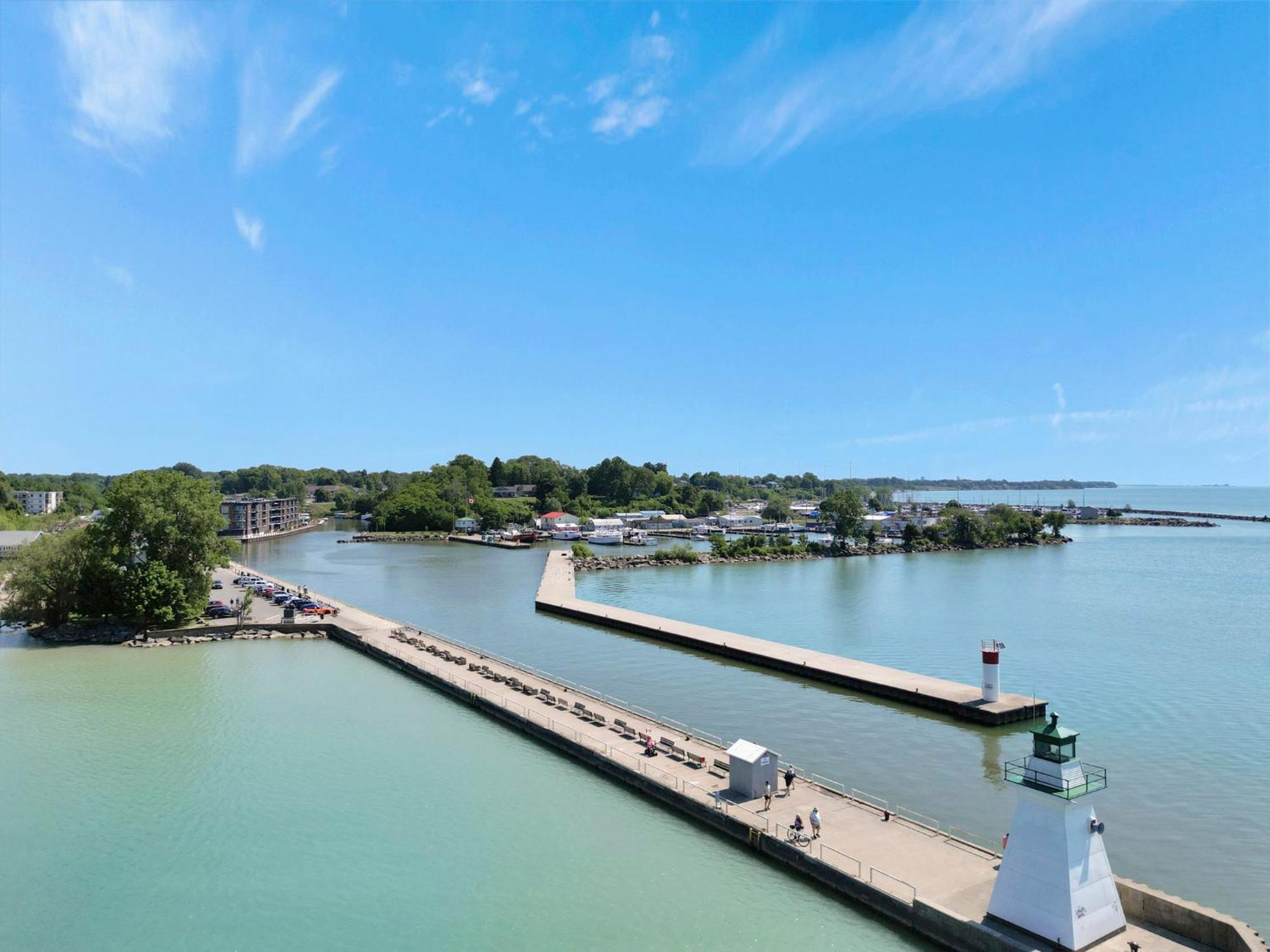 Luxe Lodges On Lake Erie 多佛港 外观 照片