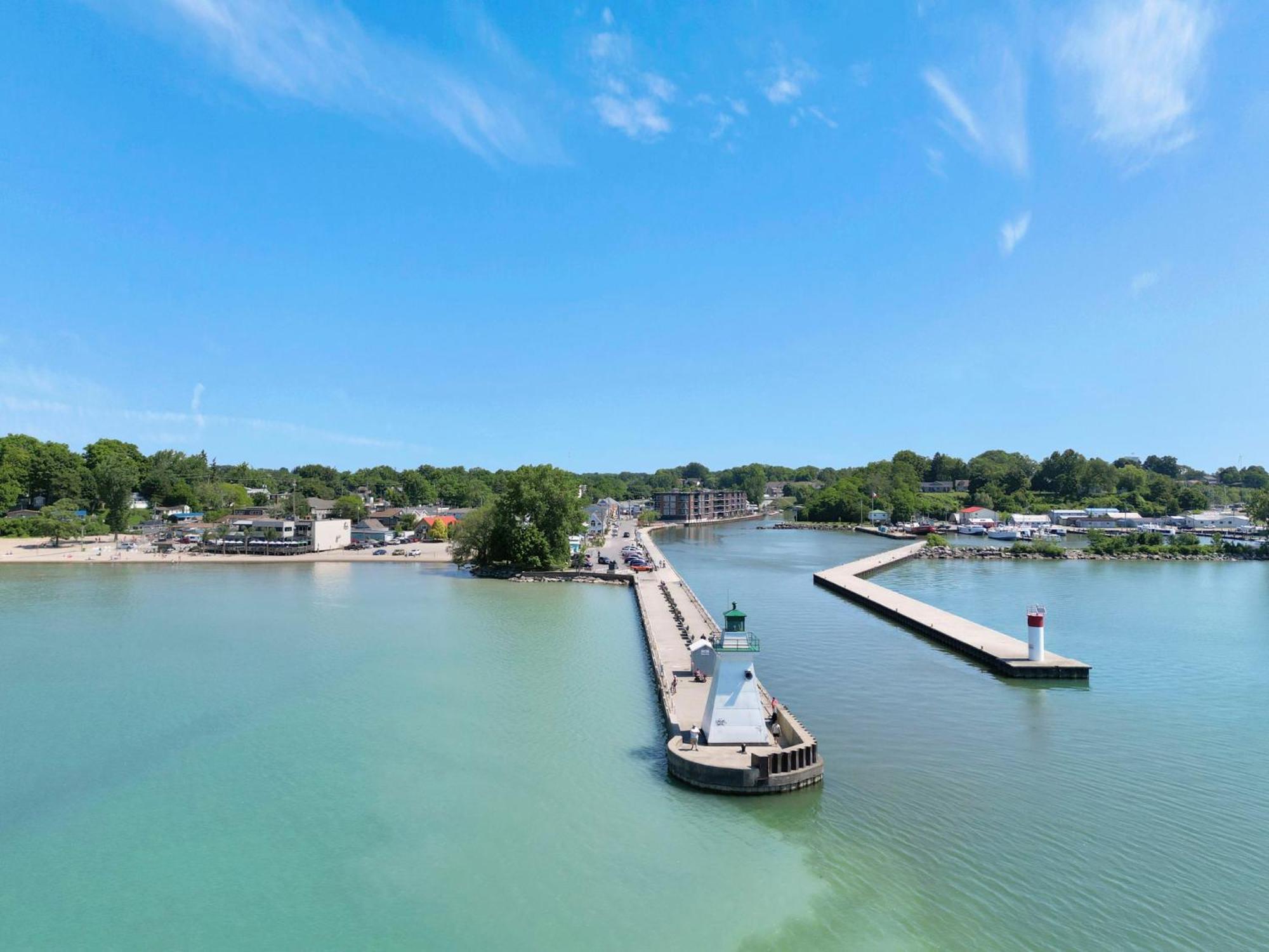 Luxe Lodges On Lake Erie 多佛港 外观 照片