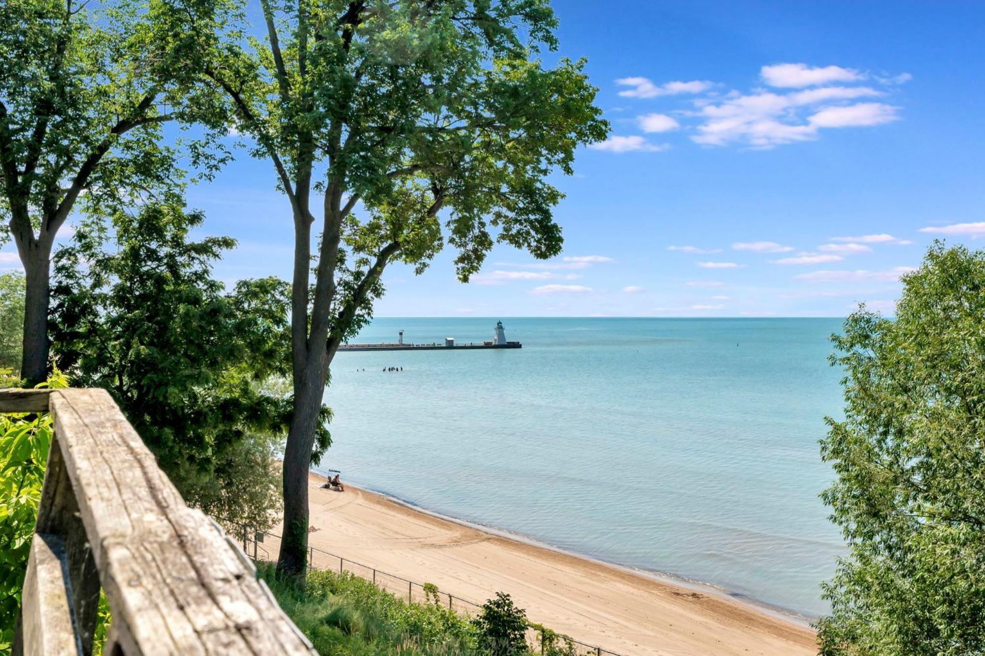 Luxe Lodges On Lake Erie 多佛港 外观 照片